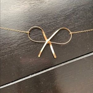 Beautiful delicate bow necklace
